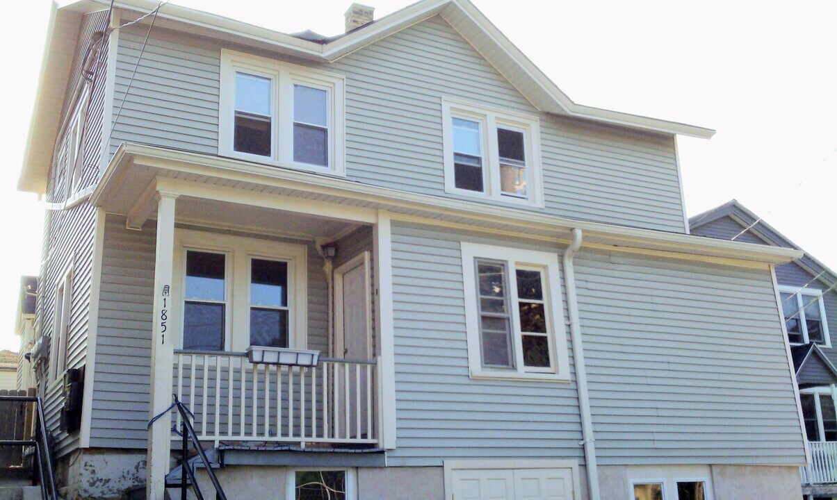 1851 N Pulaski St, Unit B in Milwaukee, WI - Foto de edificio
