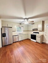 7616 Idlewild Rd in Charlotte, NC - Building Photo