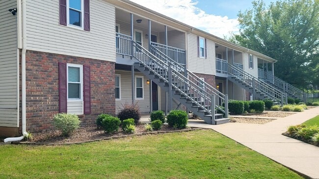 Furnished Units at 2131 Westmead in Decatur, AL - Building Photo - Building Photo