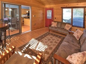 475 Oak Hill Rd in Chaska, MN - Building Photo - Building Photo