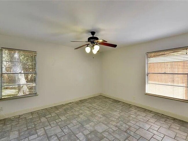 2906 Greenlawn Pkwy in Austin, TX - Building Photo - Building Photo