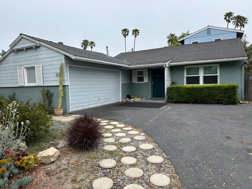 1213 Del Oro Ave in Santa Barbara, CA - Building Photo