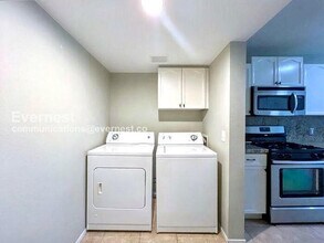 7633 W Allano Way in Las Vegas, NV - Building Photo - Building Photo