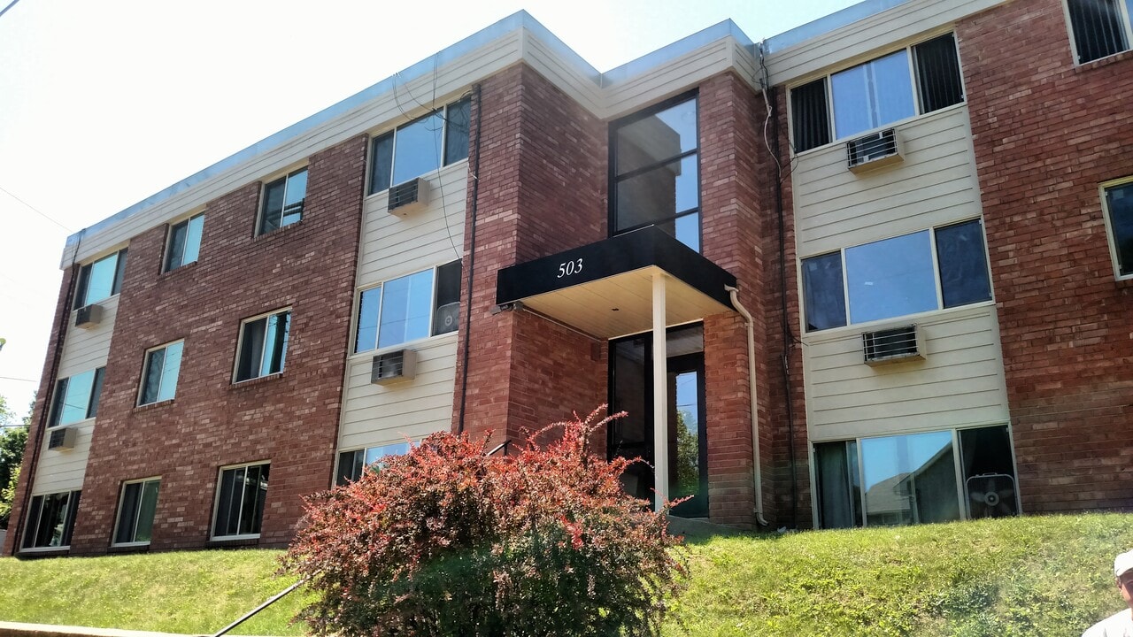 Cherokee Bluffs in St. Paul, MN - Building Photo