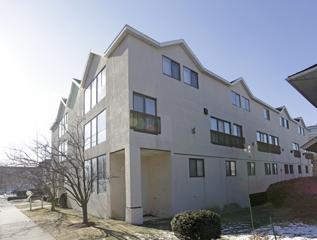 1400 Bedford St in Stamford, CT - Building Photo - Building Photo