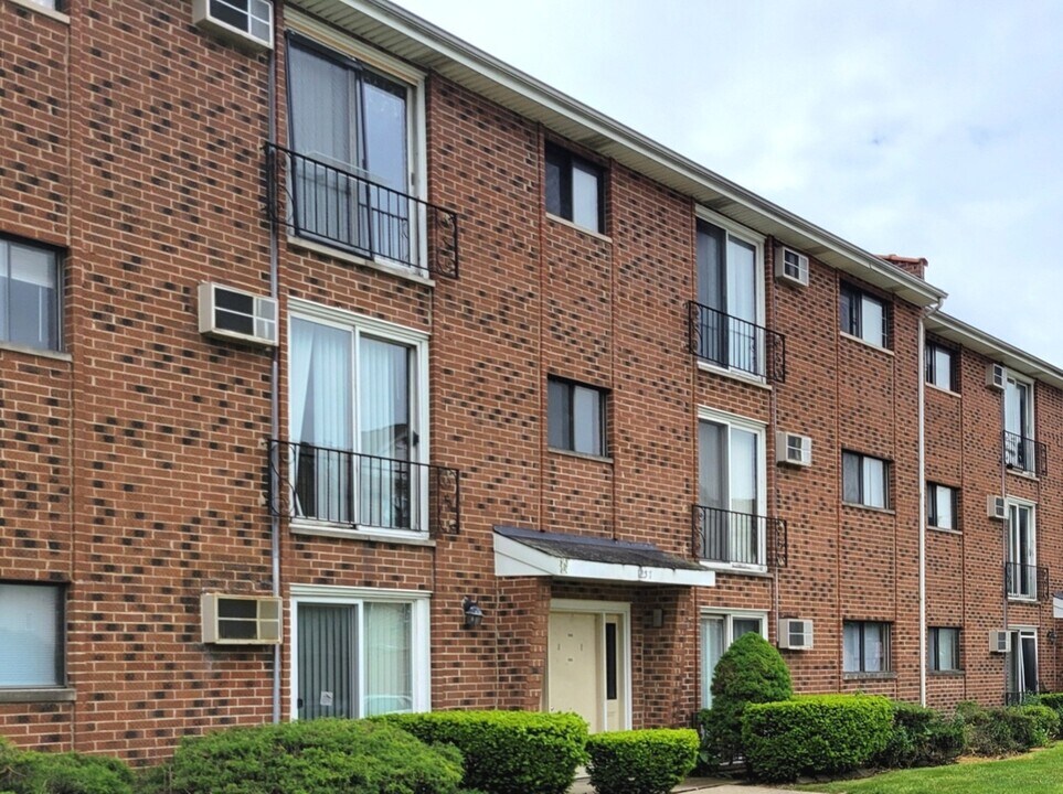 1257 Harding Ave in Des Plaines, IL - Building Photo