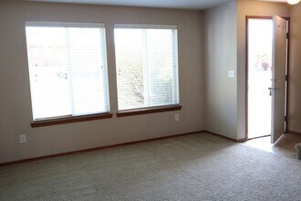 610 E Elm Ave in La Center, WA - Building Photo - Building Photo