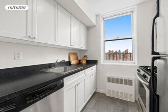 61 Jane St in New York, NY - Building Photo - Building Photo