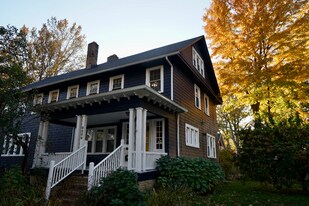 2200 Cottage Grove Ave in Cleveland Heights, OH - Building Photo