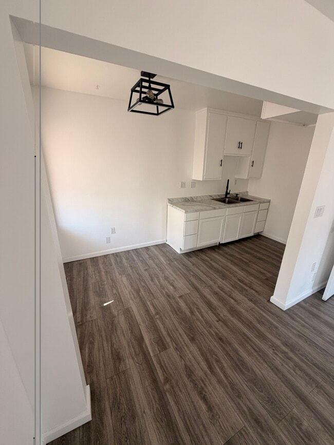 760 1/2 S Hillview Ave, Unit 760 1/2 in East Los Angeles, CA - Building Photo - Building Photo