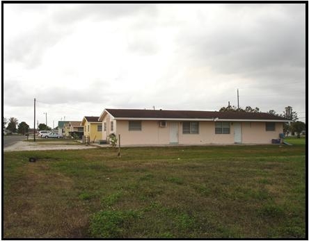 599 Avenue R in Moore Haven, FL - Building Photo