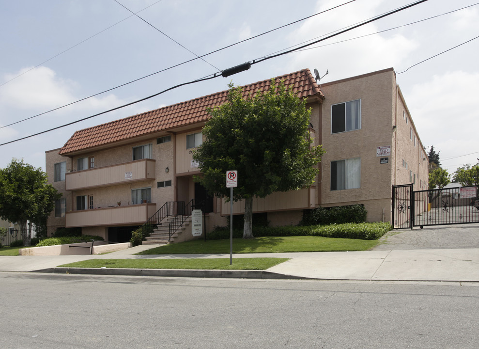 Milwood Apartments in Canoga Park, CA - Foto de edificio