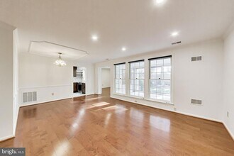 5707 Brewer House Cir, Unit T2 in Rockville, MD - Building Photo - Building Photo