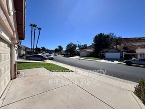 27806 Hillpointe Dr in Menifee, CA - Building Photo - Building Photo