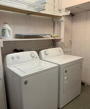 27 Frederic St, Unit A in Portland, ME - Foto de edificio - Building Photo