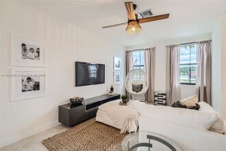 409 NE 12th St in Homestead, FL - Building Photo - Building Photo