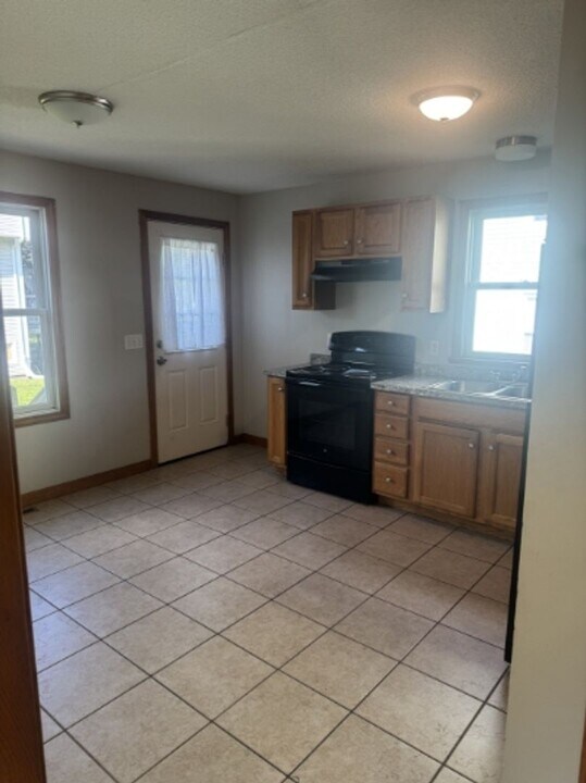 41-43-43 Lawe St in Springfield, MA - Building Photo