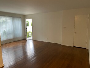 1122 S Clark Dr in Los Angeles, CA - Building Photo - Building Photo