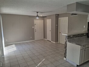 12660 Ashford Point Dr in Houston, TX - Building Photo - Building Photo