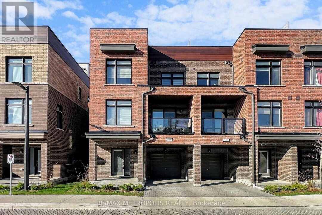 1865 Pickering Pkwy in Pickering, ON - Building Photo