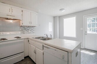 571 Garnet Dr in Clarksville, TN - Building Photo - Building Photo