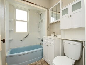 2723 Newport Ave in Omaha, NE - Building Photo - Building Photo