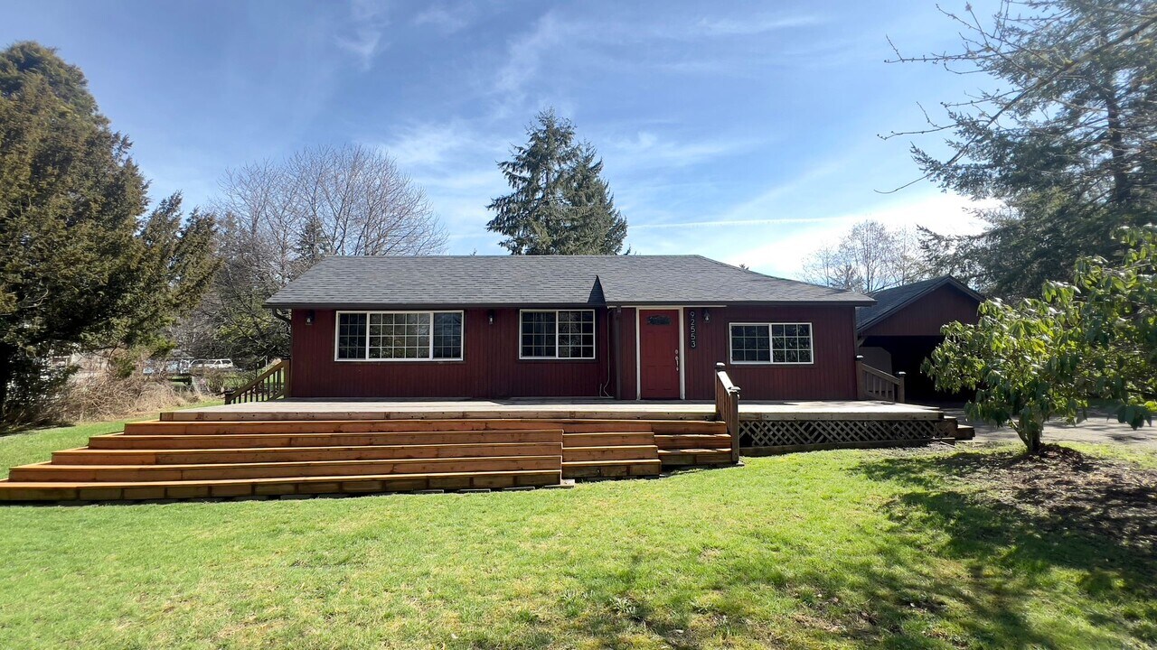 92553 Svensen Market Rd in Astoria, OR - Building Photo