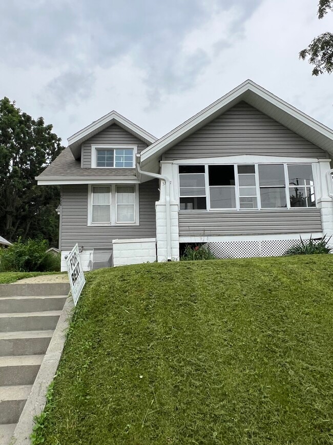 property at 3827 Franklin St