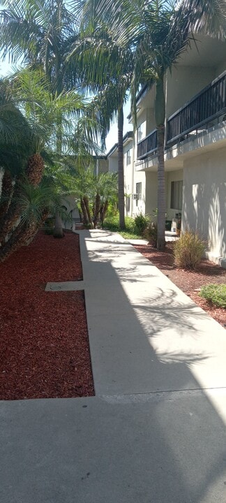 10726 Orange Grove, Unit 20 in Whittier, CA - Foto de edificio