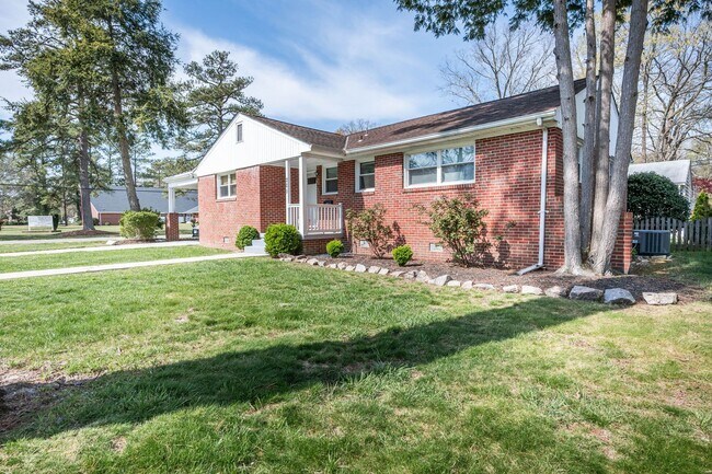 201 Stuttaford Dr in Sandston, VA - Building Photo - Building Photo