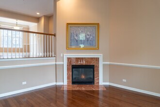 2846 Commons Dr in Glenview, IL - Building Photo - Building Photo