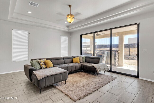 1044 Gaitan St in Horizon City, TX - Building Photo - Building Photo