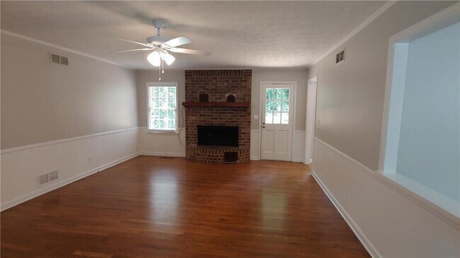 316 Creekbend Dr in Woodstock, GA - Building Photo - Building Photo