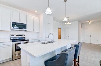 1725 Dromolin Dr in Virginia Beach, VA - Building Photo - Building Photo