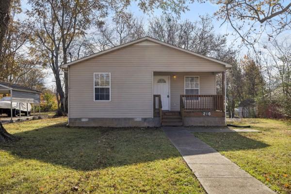 216 Winters St in Adams, TN - Building Photo