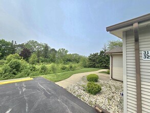 940 Prairie Dr in Mount Pleasant, WI - Building Photo - Building Photo
