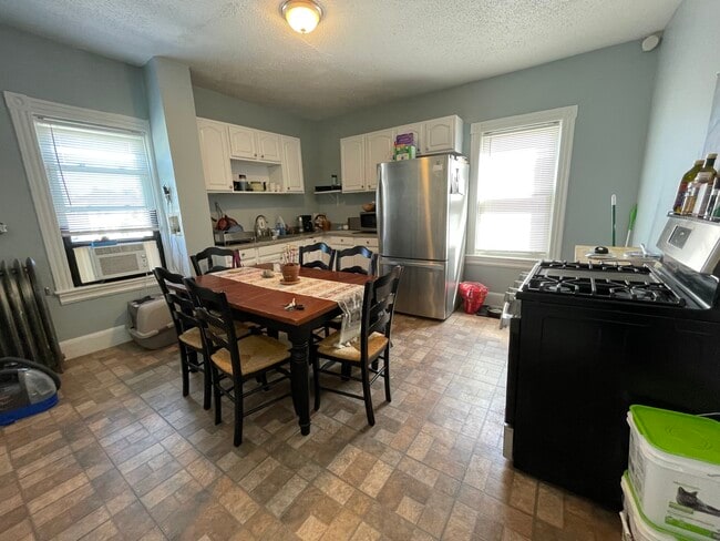 117 Hanover St, Unit 2