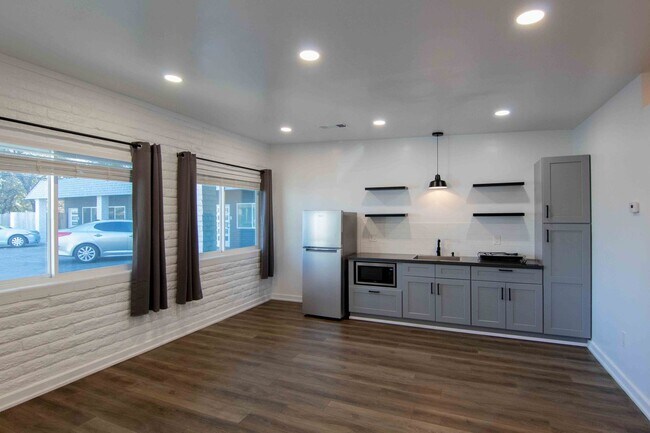 2494 Beverly Dr in Redding, CA - Building Photo - Building Photo