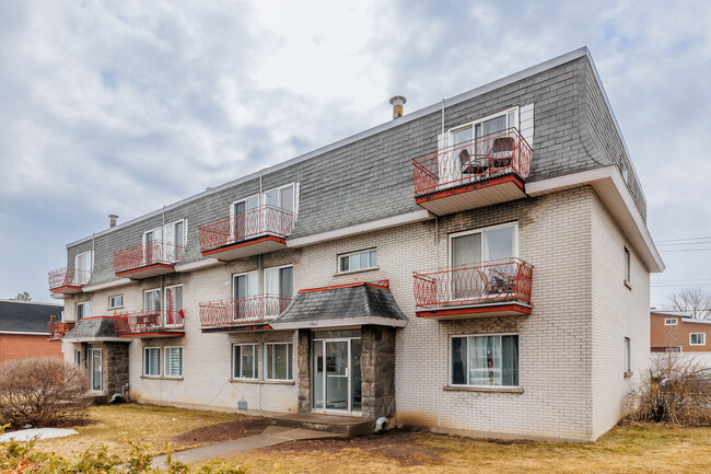 1950 Albert-Murphy Av in Laval, QC - Building Photo - Primary Photo