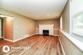 557 Hunt Valley Dr in Reynoldsburg, OH - Building Photo - Building Photo
