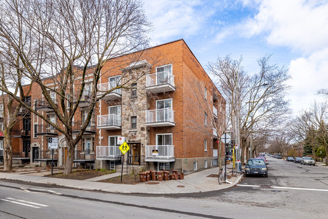 2195 Saint-Joseph E in Montréal, QC - Building Photo