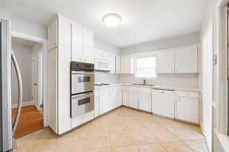 1002 Waltway Dr in Houston, TX - Building Photo - Building Photo