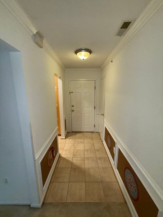 8 Russell Ave in Gaithersburg, MD - Building Photo - Building Photo