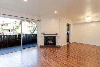 14990 Victory Blvd in Los Angeles, CA - Building Photo - Building Photo