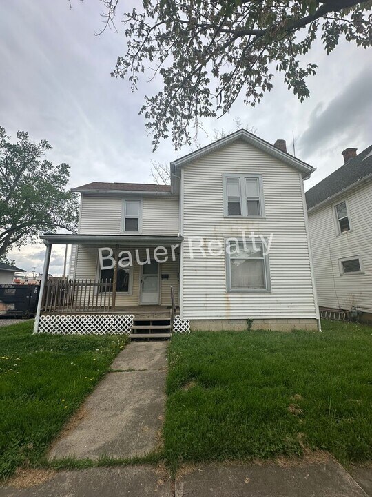 236 Maple St in Ashland, OH - Building Photo