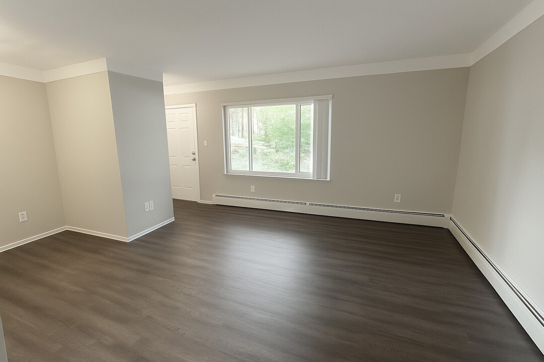 Hudson Park Apartments in Royal Oak, MI - Building Photo