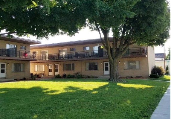 Maplewood Townhomes in Oshkosh, WI - Building Photo