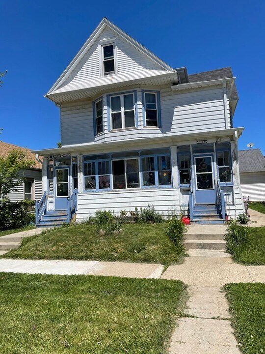 708 Madison Ave in South Milwaukee, WI - Building Photo