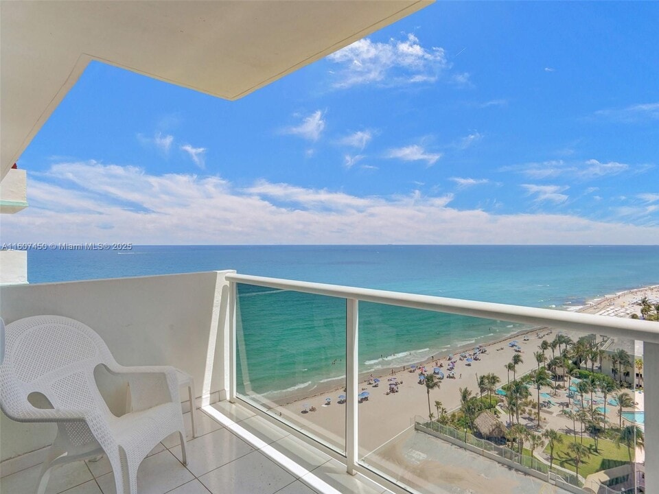 3725 S Ocean Dr in Hollywood, FL - Building Photo
