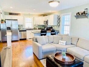 32 John St, Unit John Street Home in Taunton, MA - Building Photo - Building Photo